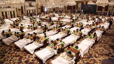 浦东香格里拉388人床上吃早餐三破世界纪录